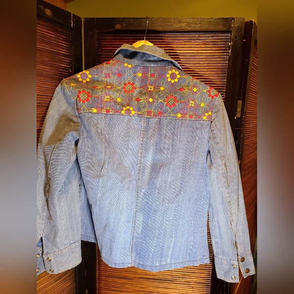 Vintage retro M embroidered jean shirt - Picture 2 of 2